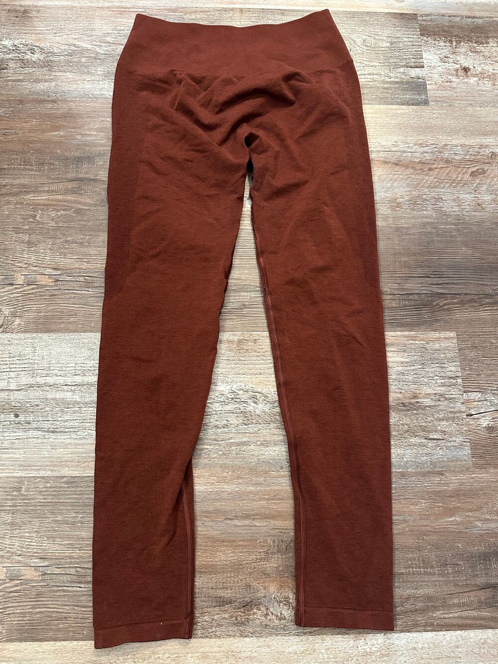 Alphalete Size Medium Butt lifting Brown Rust Colored Leggings Women’s EUC